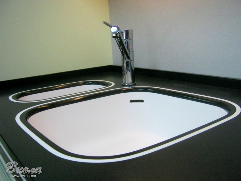 Столешница Corian искусственный камень двух комбинированных цветов